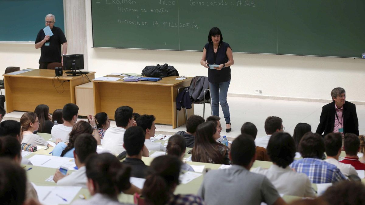 Universitarios en clase