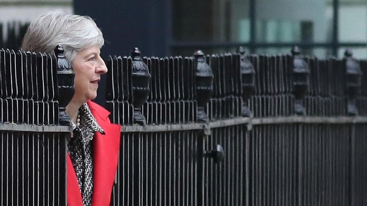 zentauroepp45920494 britain s prime minister theresa may leaves 10 downing stree181121163814