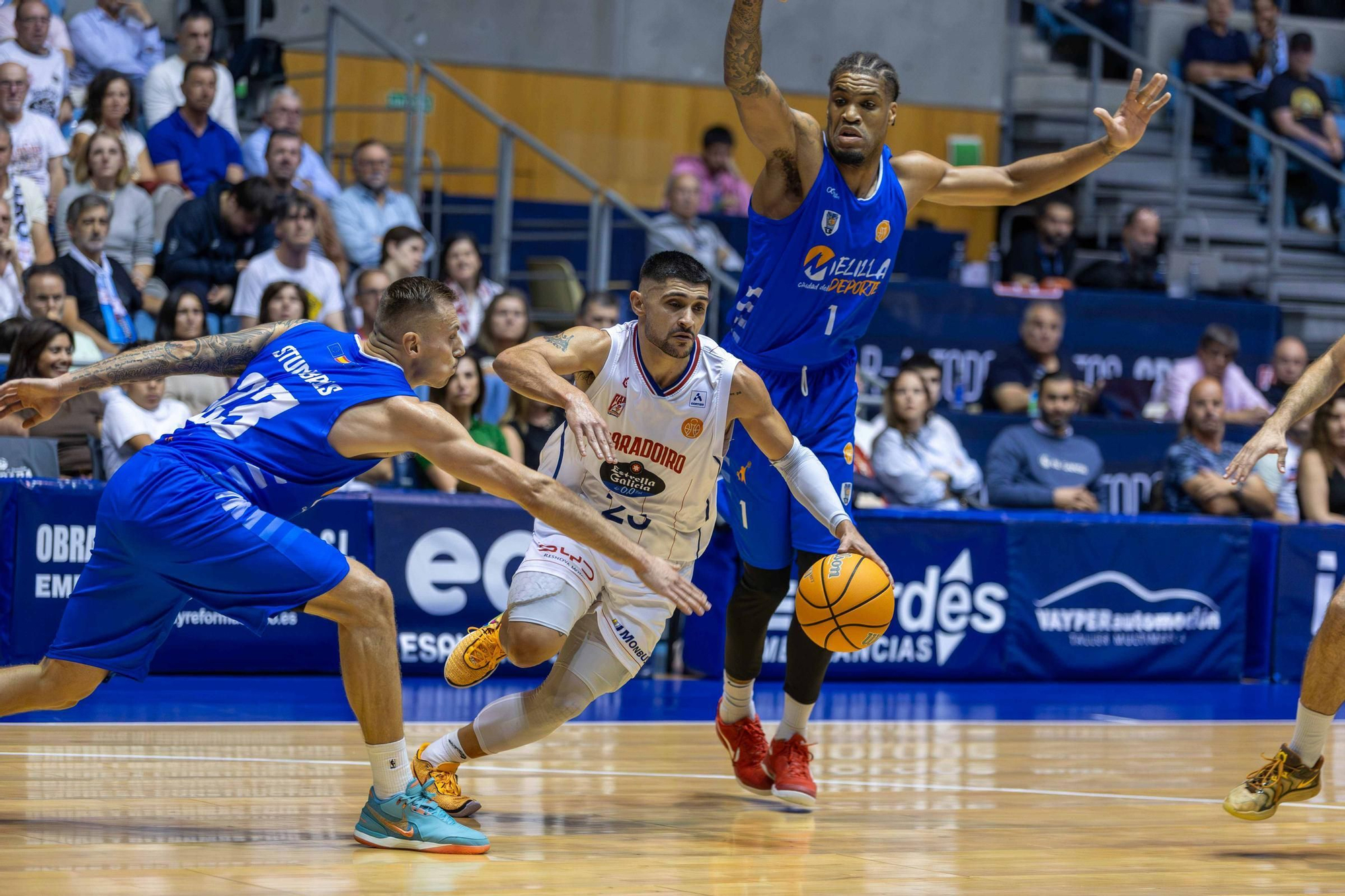 El Obradoiro ejerce de 'grande' para ganar al Melilla