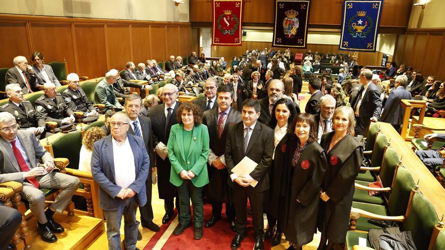 A avogacía de Santiago recoñece a traxectoria de Enrique León Calviño e o traballo de Feafes