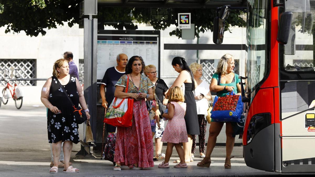 Las líneas de autobús se verán reforzadas con motivo de las Fiestas del Pilar.