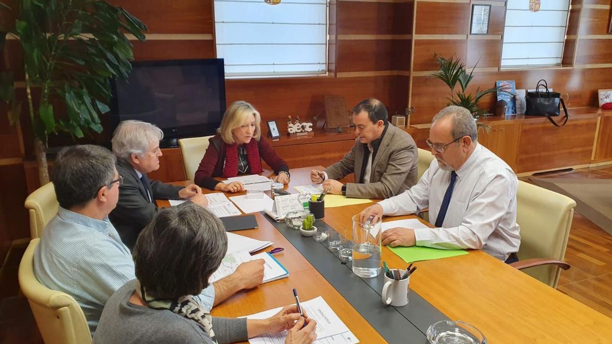 Reunión de Pilo y Requejo en la Consejería de Sanidad en enero de 2020 cuando se planteó la USVA-E. | LOZ