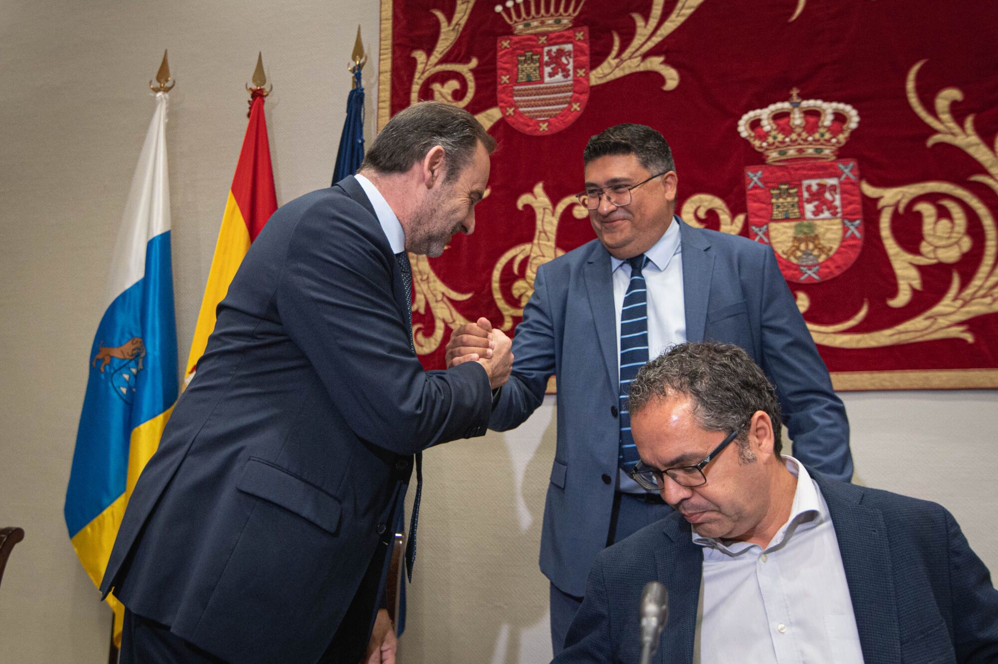 José Luis Ábalos comparece en el Parlamento de Canarias