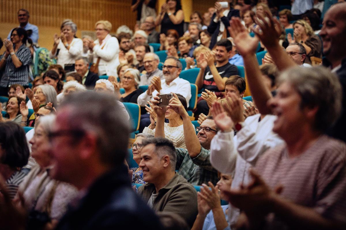 Público aplaudindo unha das funcións do FIOT34.