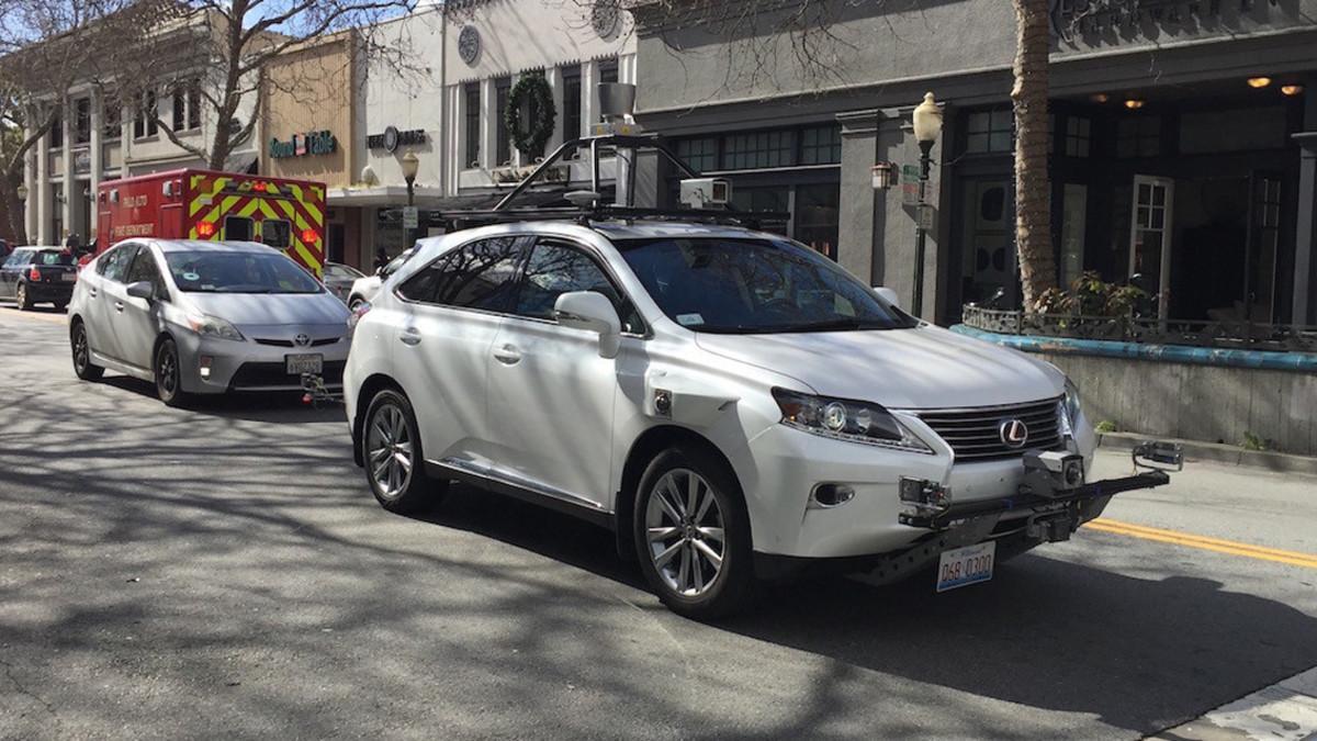 Un LexusRX450h de pruebas como el del Apple.