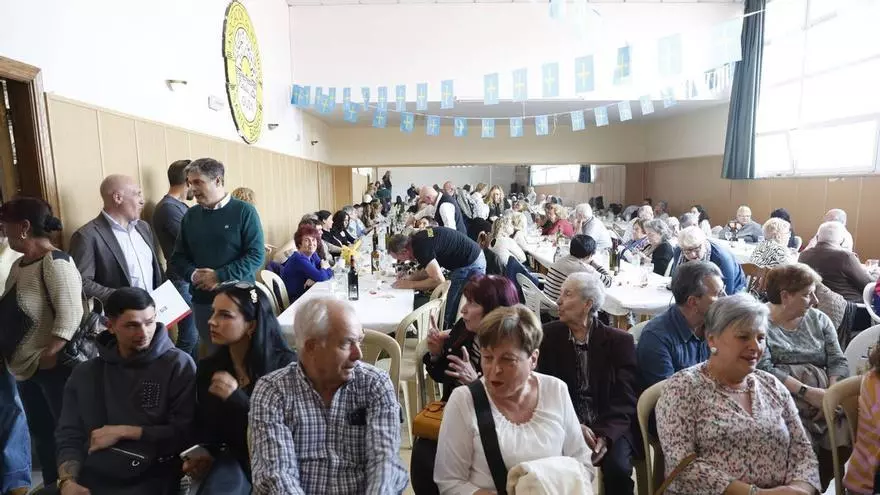 El poblado gijonés de Santa Bárbara celebra en familia su 70.° aniversario