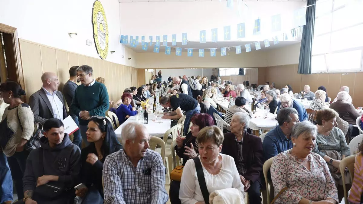 Santa Bárbara honra sus raíces para conmemorar los 70 años del poblado gijonés: "Nos sentimos muy identificados con el barrio"