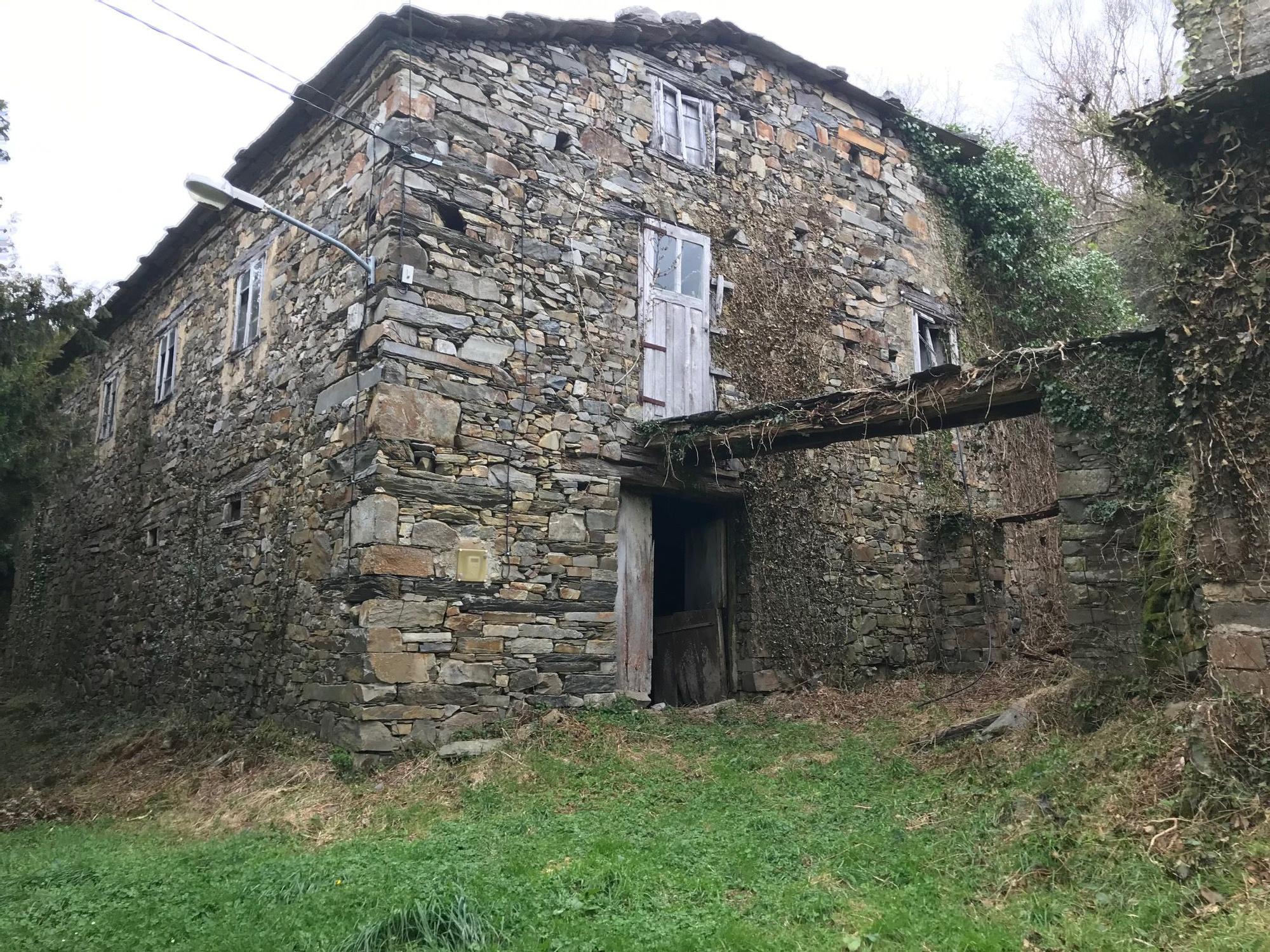 Una casa en una de las aldeas a la venta en Asturias