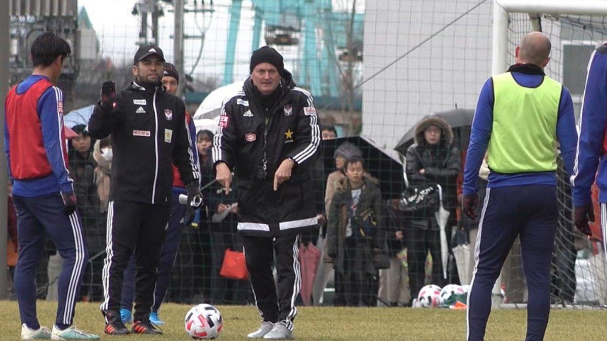 Albert Puig en su primer entrenamiento con el Albirex Nigata