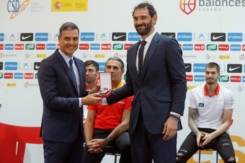 Pedro Sánchez despide a la selección española