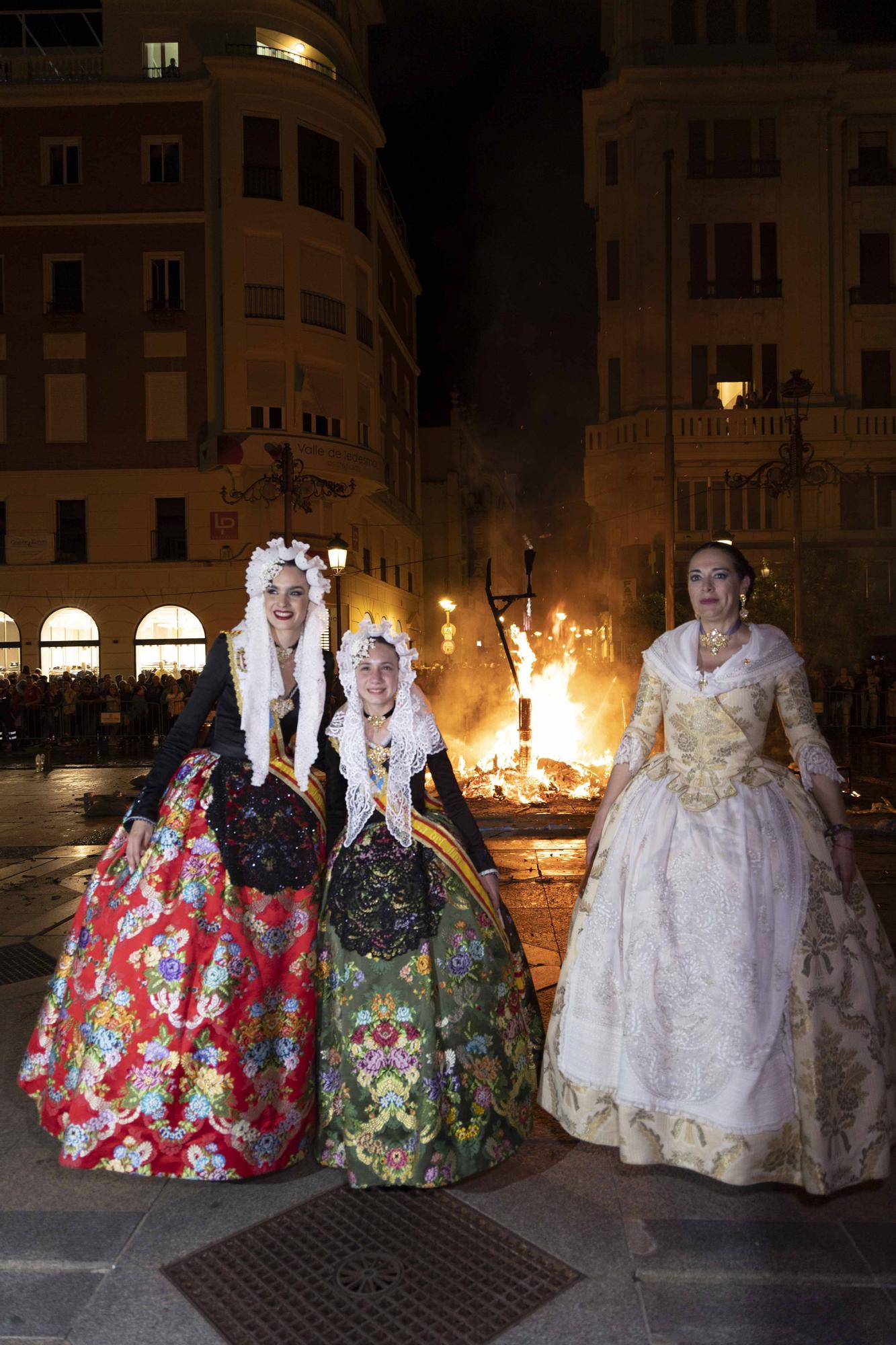 Pasacalles de las bellezas  y cremà Hogueras de Sant Joan en Córdoba