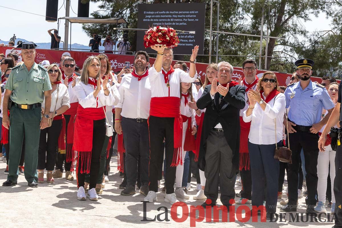 Bandeja de flores y ritual de la bendición del vino en las Fiestas de Caravaca