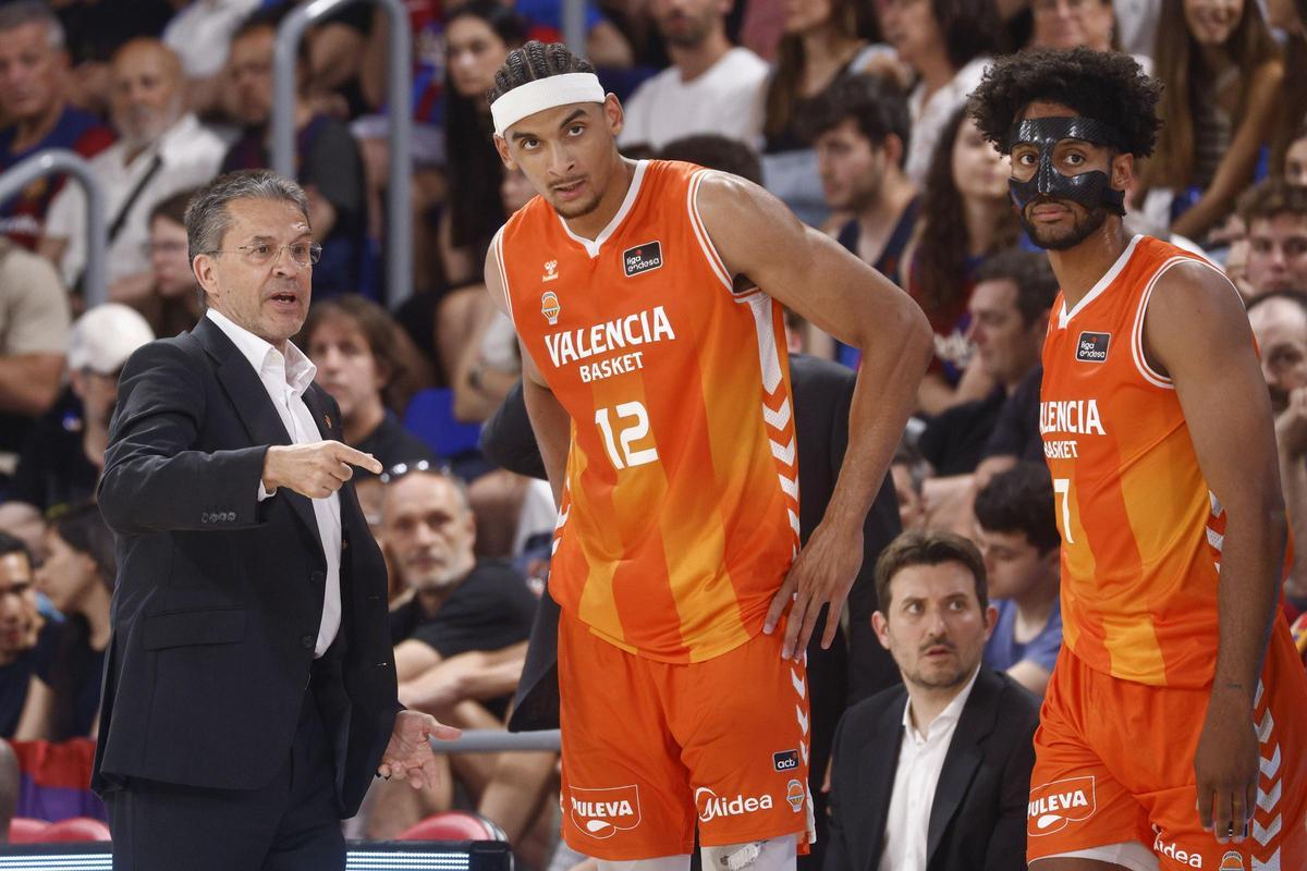 Pedro Martínez da indicaciones a Neal Sako y a Braxton Key.