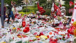 04 July 2025, United Kingdom, Liverpool: Tributes are placed outside Anfield Stadium, home of Liverpool FC, in memory of Portuguese footballer Diogo Jota, who has died at the age of 28. Photo: Peter Byrne/PA Wire/dpa 04/07/2025 ONLY FOR USE IN SPAIN. Peter Byrne/PA Wire/dpa;soccer;sports;football;celebrity;Diogo Jota Tributes - Liverpool