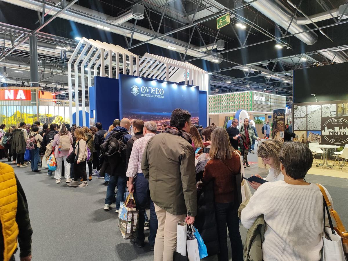 El stand de Oviedo en Fitur, lleno en la jornada del domingo.
