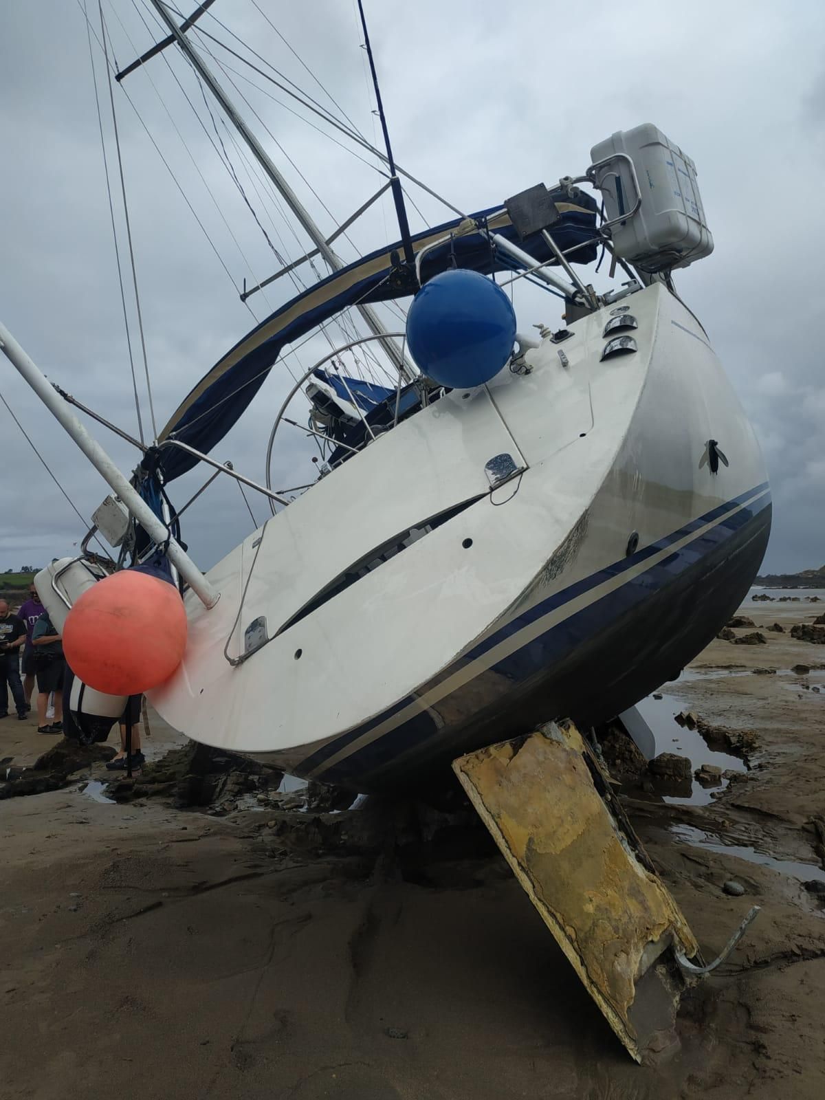 VELERO VARADO (11).jpeg