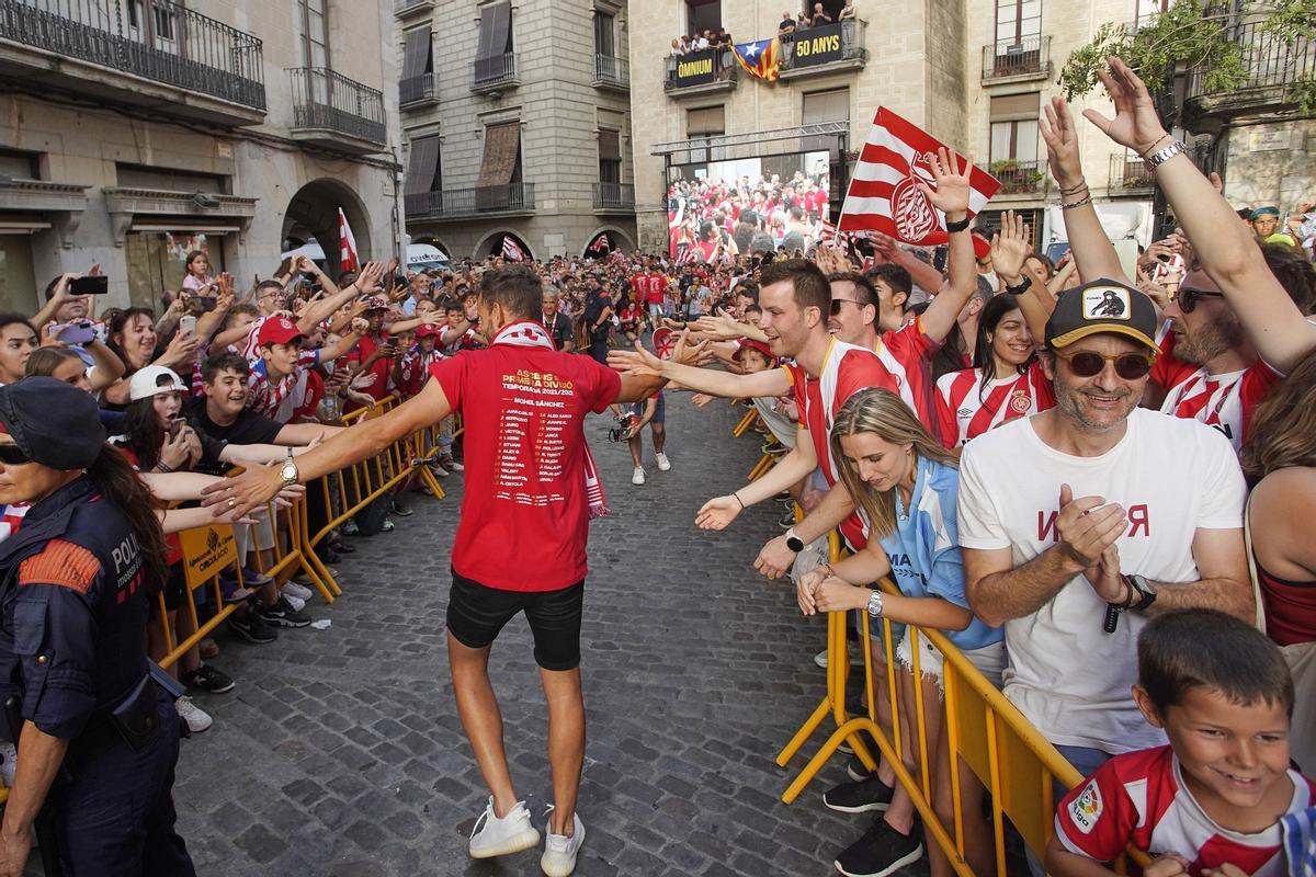 Girona celebra en la calle el doble ascenso