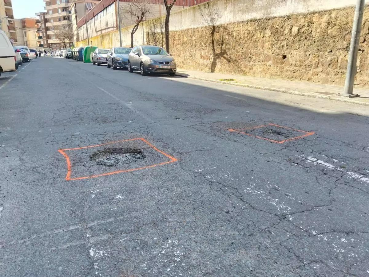 Los baches se arreglarán en Plasencia con el acuerdo marco por cuatro años.