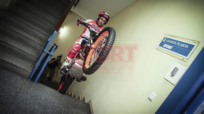 Toni Bou visita la redacción de Sport