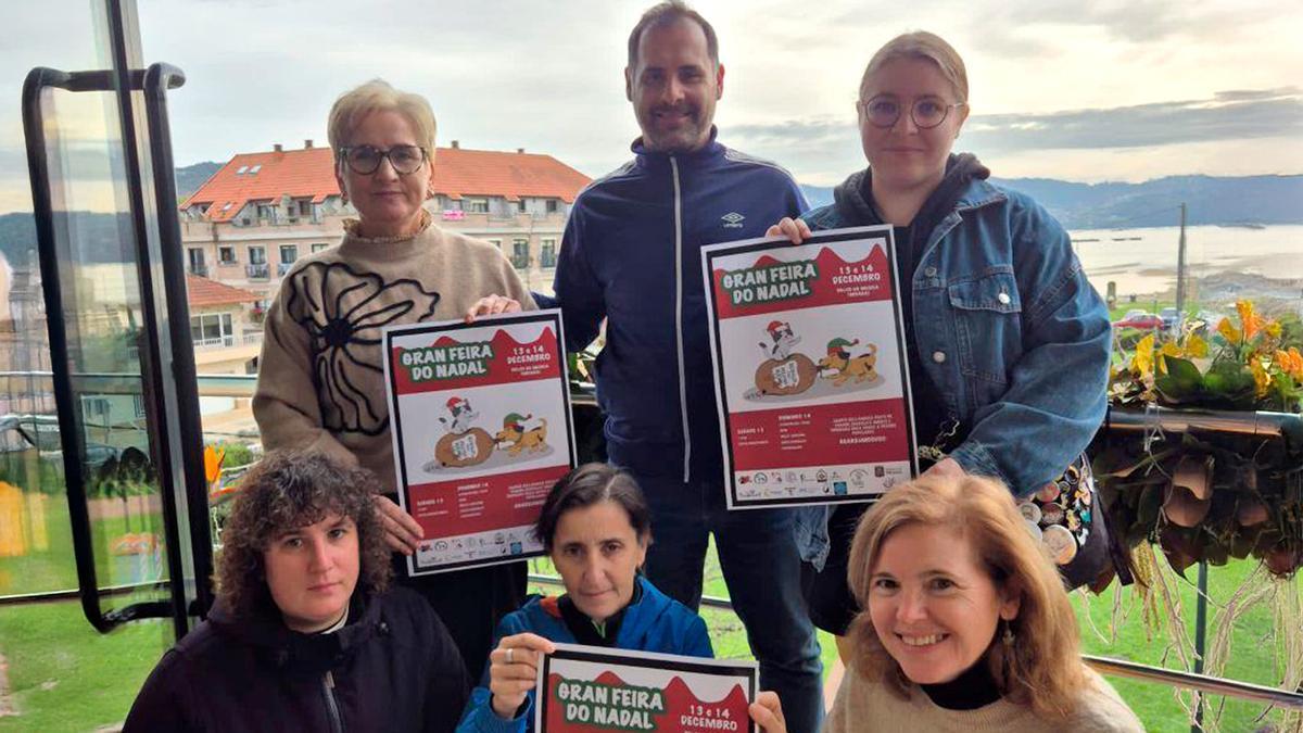 Representantes del concello y la Protectora.