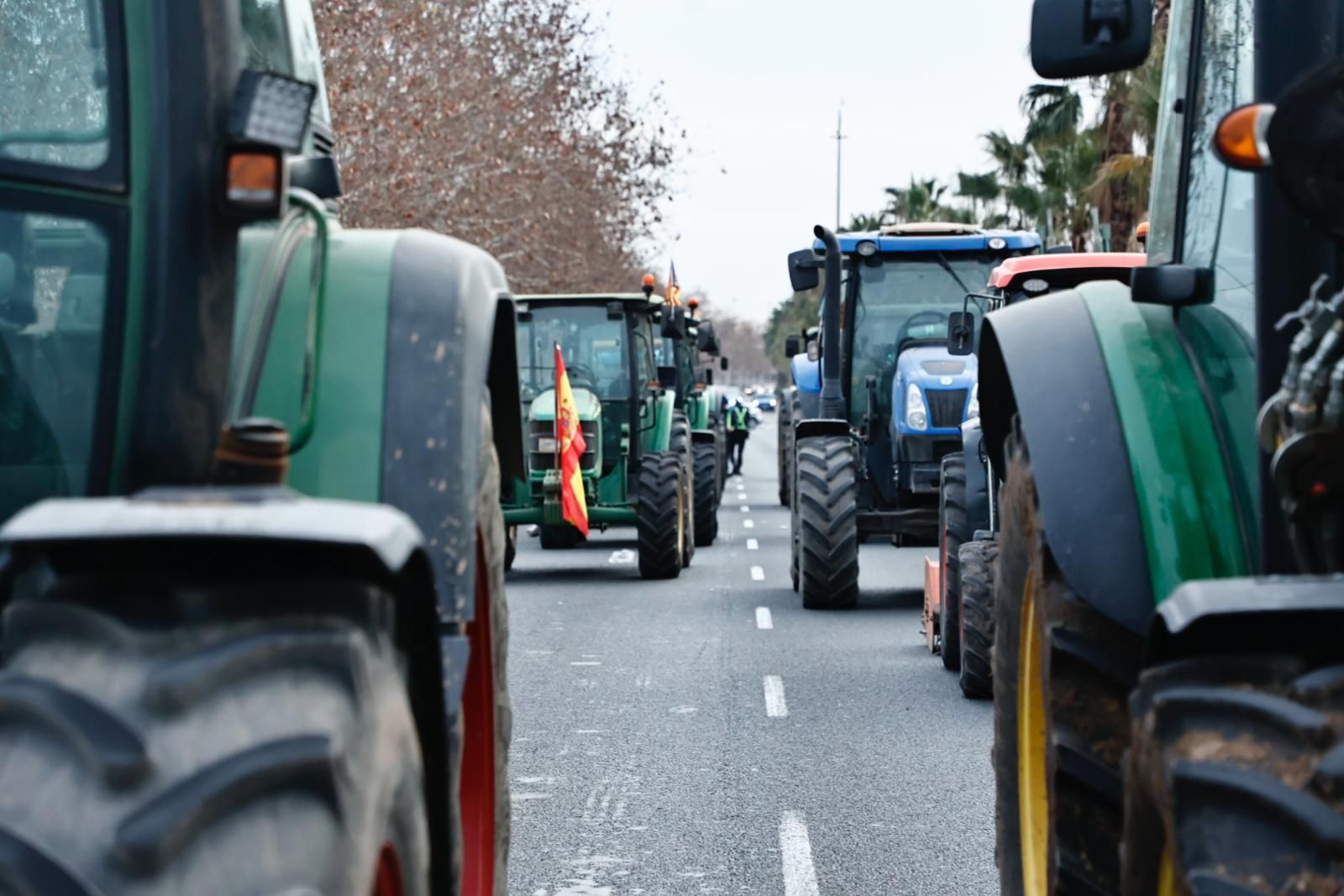 Las primeras tractoradas colapsan València