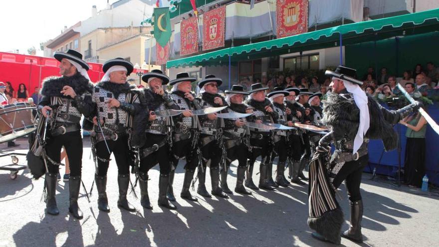 Una de las escuadras que ha lucido la comparsa Contrabandistas.