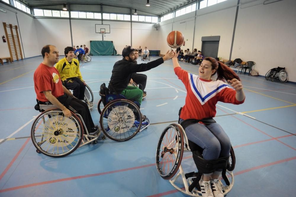 Estrenándose en el baloncesto en silla de ruedas