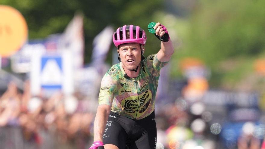 El Movistar se vuelve a quedar sin el amuleto del triunfo en el Giro y el danés Valgren se lleva el premio