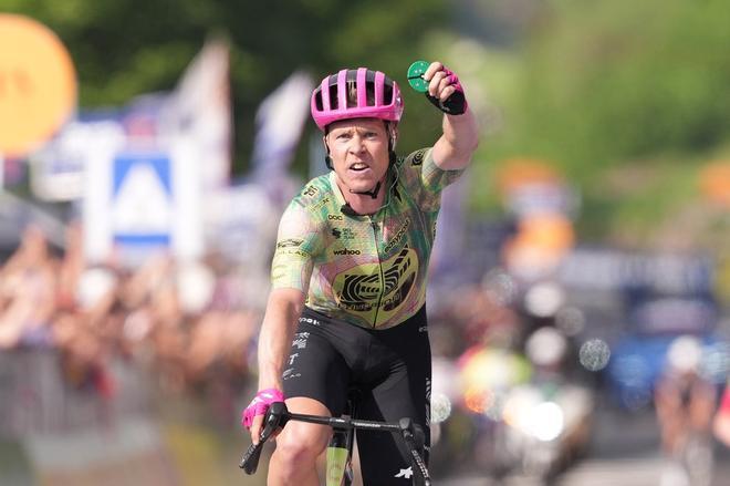 El Movistar se vuelve a quedar sin el amuleto del triunfo en el Giro