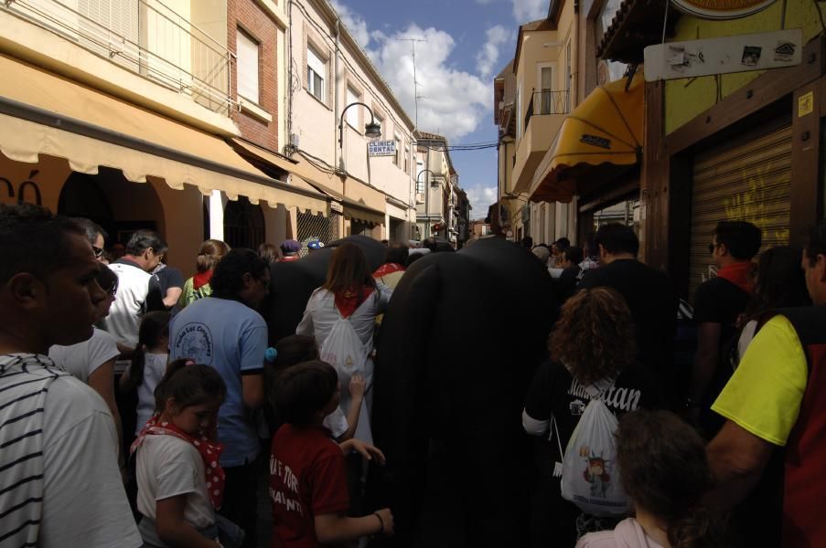 Los toros hinchables llenaron las calles