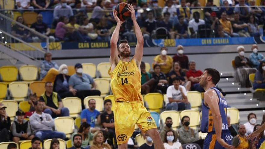 El Gran Canaria vence al Valencia y depende de sí mismo para estar en el Playoff (89-83)