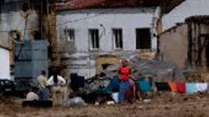Los temporeros rumanos viven en tres asentamientos ilegales