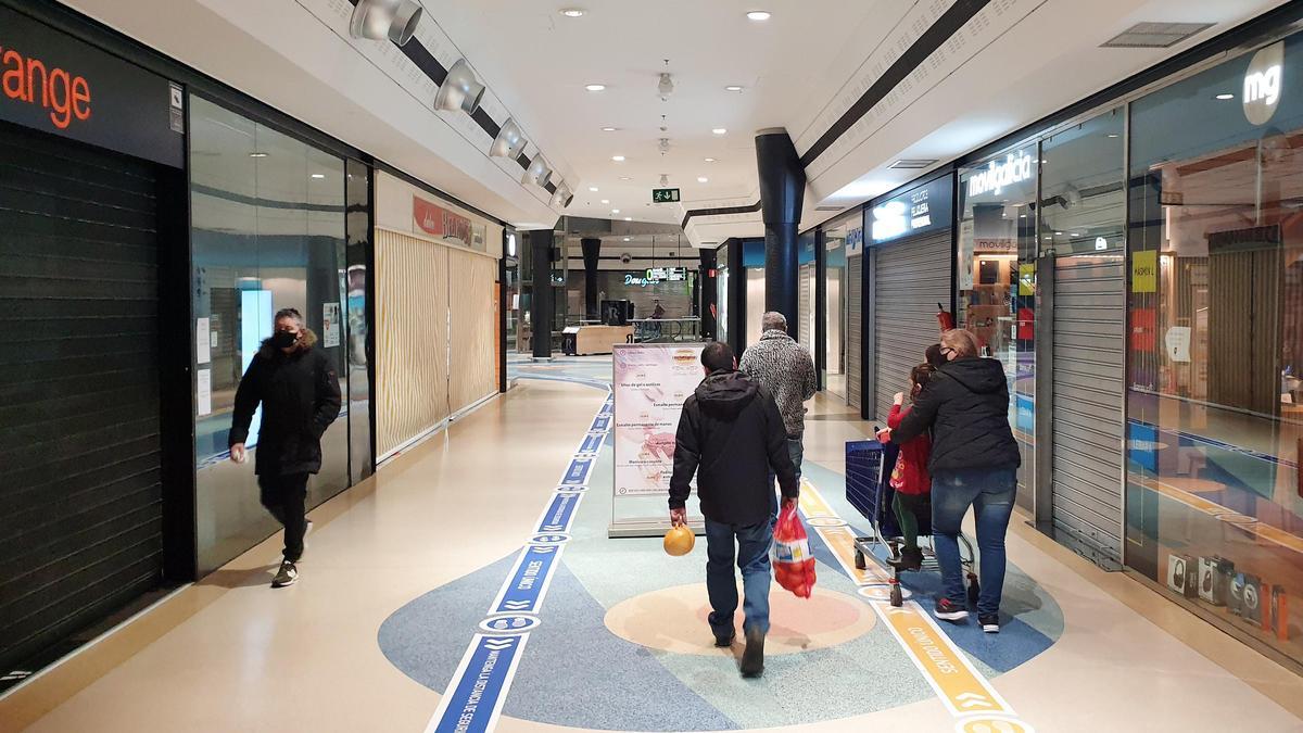 Interior del Centro Comercial Travesía de Vigo durante el pasado fin de semana. // Marta G. Brea