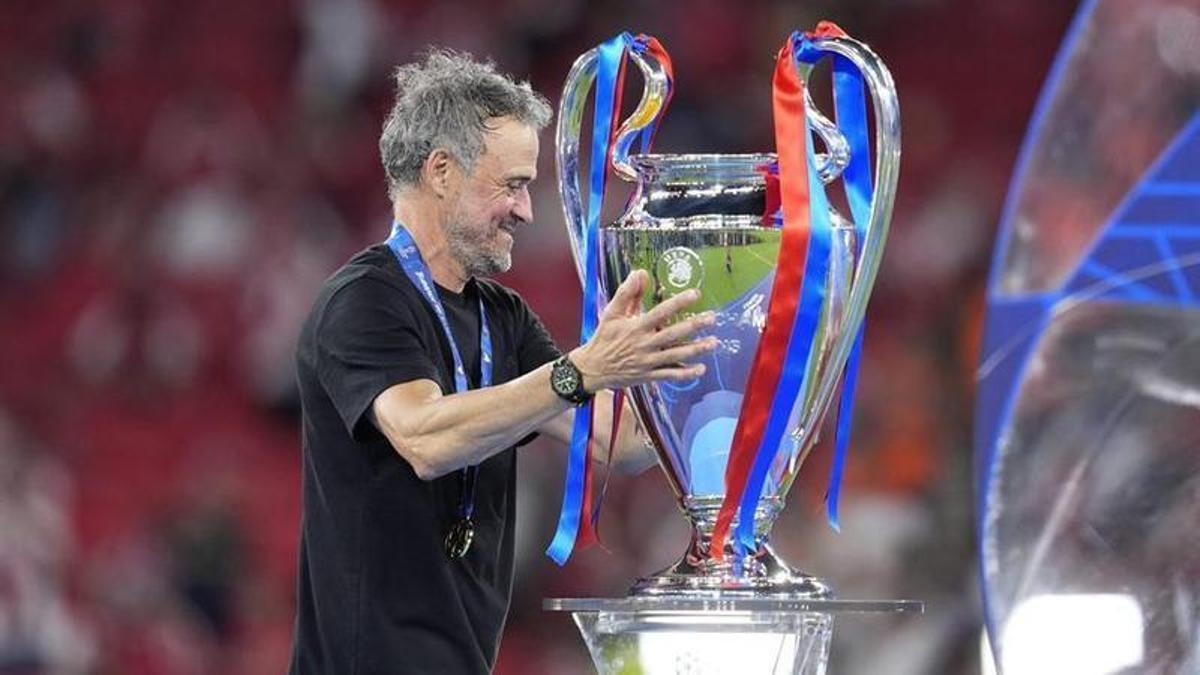 «Le va la dificultad», dice el primer entrenador del gijonés de una Liga de Campeones conquistada en el aniversario de su primera copa con el Xeitosa