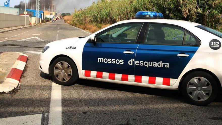 Un vehicle dels Mossos en un control.