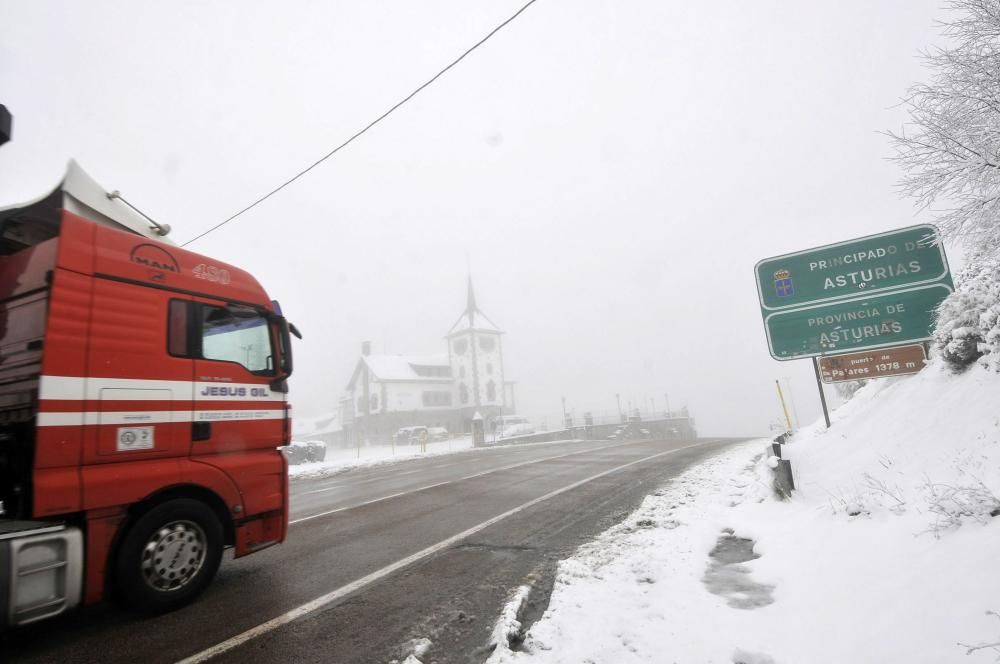 Las primeras nieves del otoño en Asturias