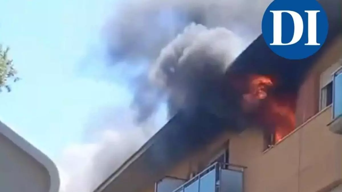 Incendio en un edificio de Sant Antoni: «Ha reventado una persiana y ha salido una gran llamarada»