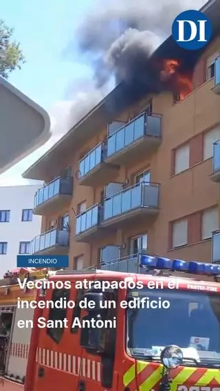 Incendio en un edificio de Sant Antoni: «Ha reventado una persiana y ha salido una gran llamarada»