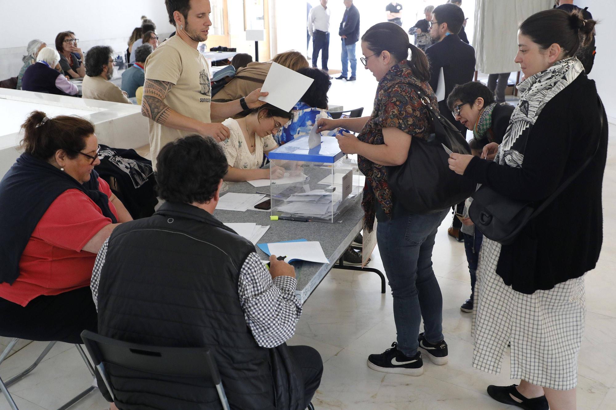 Así fue la jornada electoral en Santiago: las imágenes