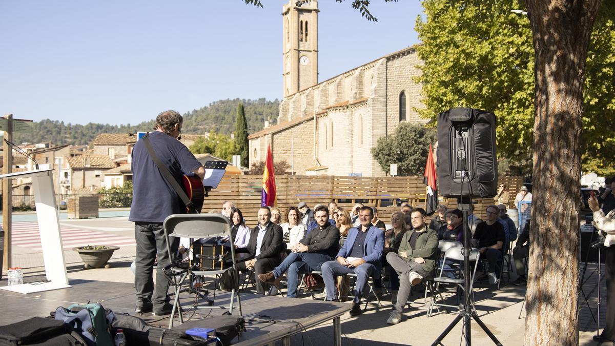 Acte de descoberta de la placa de Francesc Layret, actualment, aparcament públic