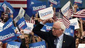 Democratic presidential hopeful Vermont Senator Bernie Sanders arrives to speak at a Primary Night event at the SNHU Field House in Manchester, New Hampshire on February 11, 2020. - Bernie Sanders won New Hampshire’s crucial Democratic primary, beating moderate rivals Pete Buttigieg and Amy Klobuchar in the race to challenge President Donald Trump for the White House, US networks projected. (Photo by TIMOTHY A. CLARY / AFP)