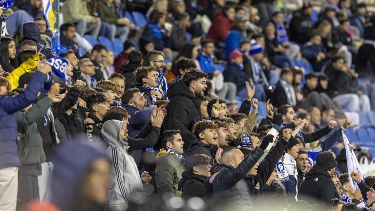LA afición del Hércules presente en el Rico Pérez durante el Hércules-Betis B de la jornada 13 de liga.