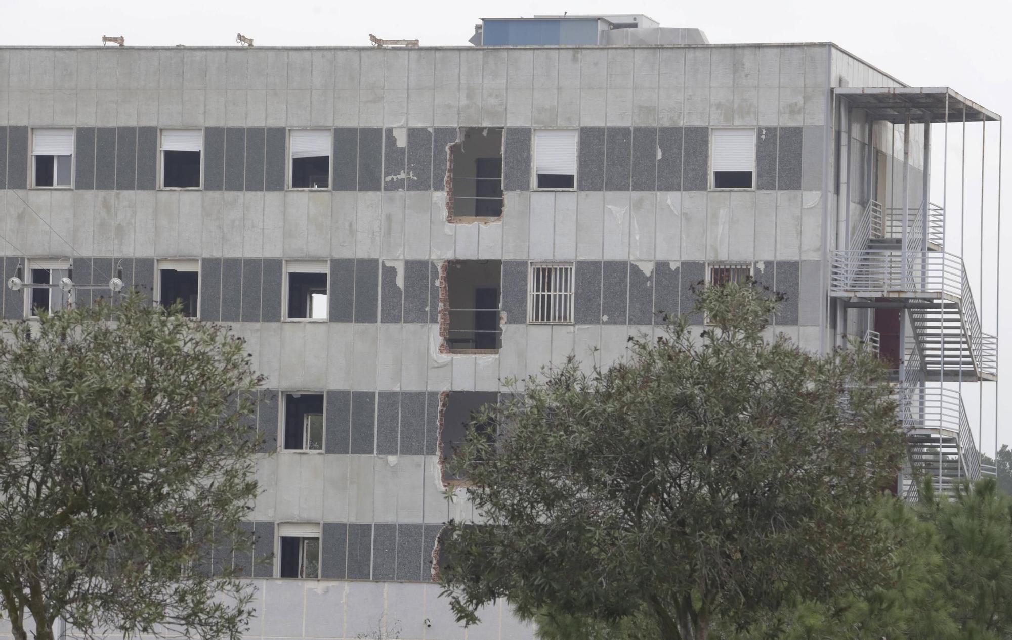 FOTOS: Así van las obras de demolición del antiguo hospital de Son Dureta