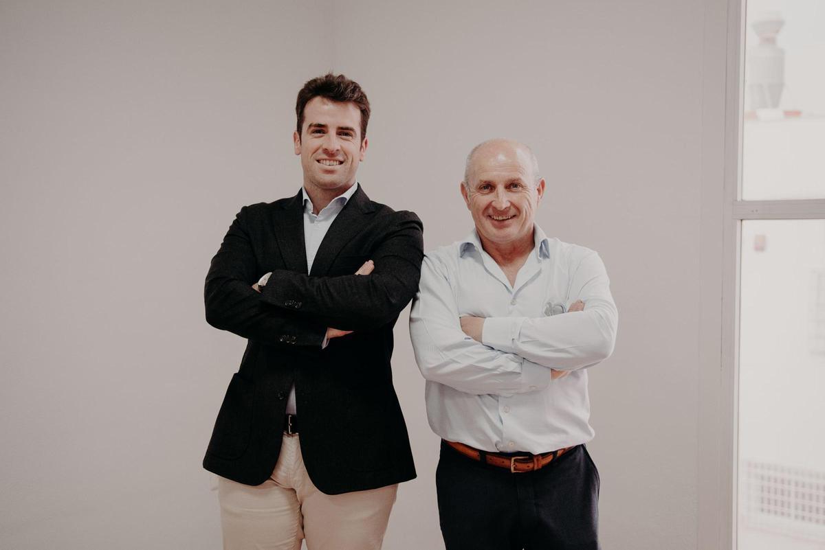 De izquierda a derecha, Francisco Ramínez Muñoz y su padre Francisco de Paula Ramírez León, responsables de la empresa..