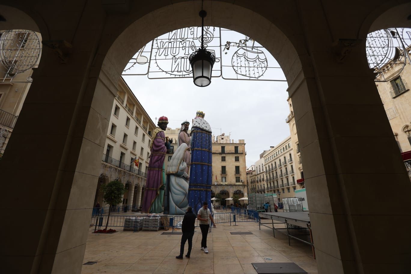 Se armó el Belén en Alicante, así luce el monumental nacimiento en la Plaza del Ayuntamiento