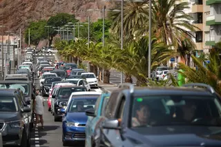 Colas para llegar a Las Teresitas