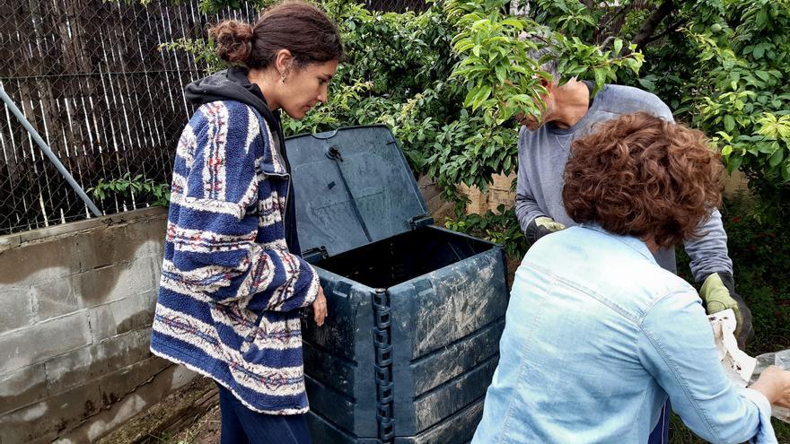 Sant Vicenç acull amb èxit una prova pilot de compostatge domèstic