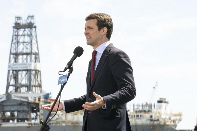 15.04.19. Las Palmas de Gran Canaria. El líder del PP y candidato a presidente del Gobierno, Pablo Casado, visita el centro de formación técnico-profesional del metal de Las Palmas de Gran Canaria, Femepa, acompañado por los dirigentes del partido en Canarias, Asier Antona y Australia Navarro, posteriormente a la visita realiza unas declaraciones en el Muelle Cambullón. Foto Quique Curbelo  | 15/04/2019 | Fotógrafo: Quique Curbelo