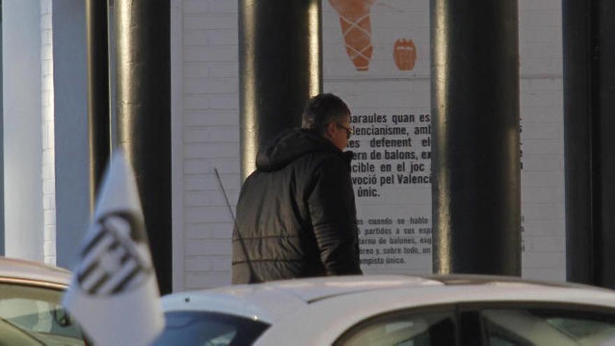 SUPER cazó a Penev a su entrada a la ciudad deportiva.