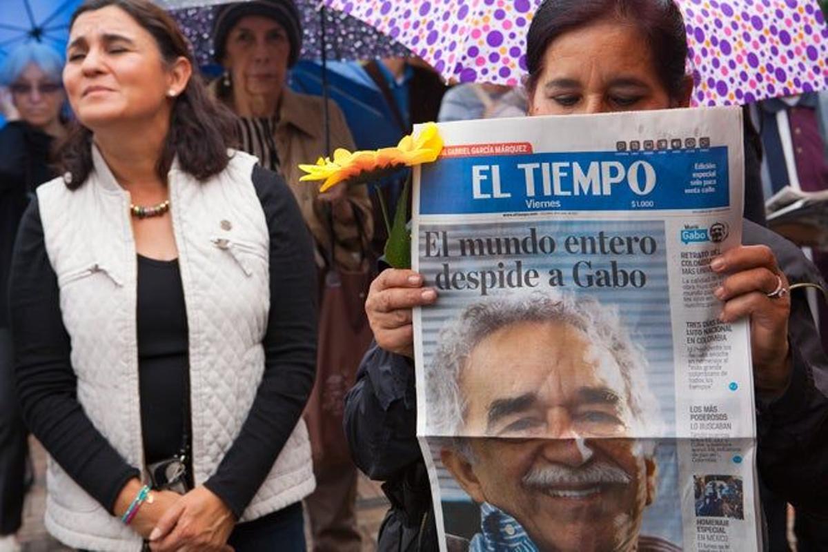 La prensa colombiana haciéndose eco de la muerte del Premio Nobel, uno de los personajes más universales que ha dado Colombia.